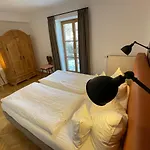 Freihaus18****